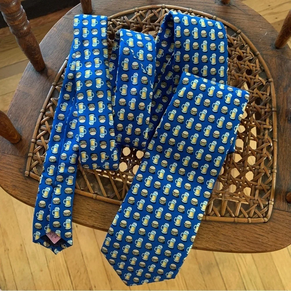 VINEYARD VINES | EUC Summer BBQ Royal Blue Silk Tie Marthas Vineyard Burger Beer